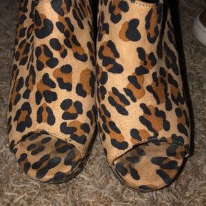 Leopard wedges